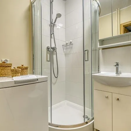 Welive - Center, E.plater 55 Varşova